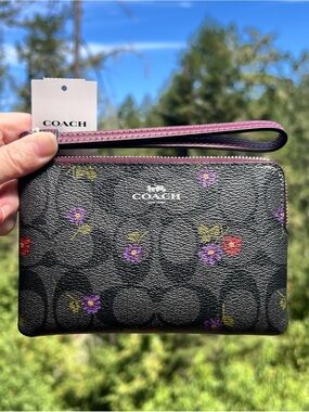 COACH Corner Zip Wristlet Wallet Signature Canvas Country Floral Print CM867 NWT
